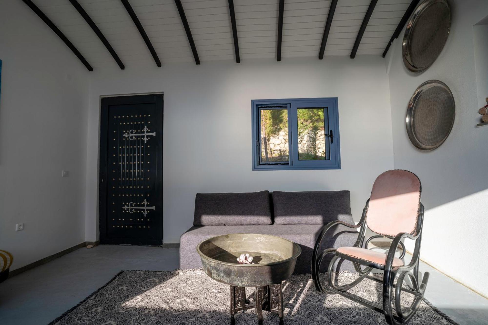 Serenity Boutique Suites Athanion Exterior photo