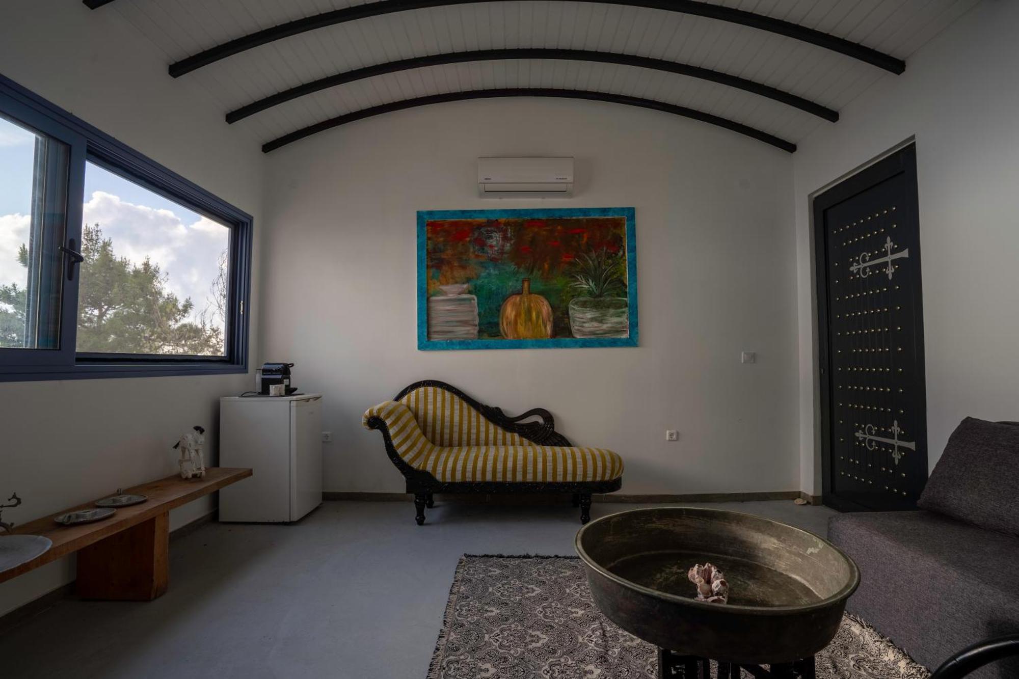 Serenity Boutique Suites Athanion Exterior photo